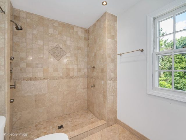 5 Norris Drive, Burr Ridge, IL 60527