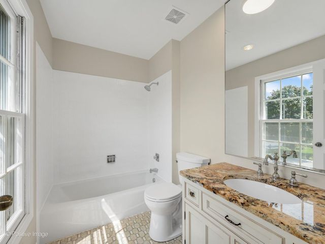 5 Norris Drive, Burr Ridge, IL 60527