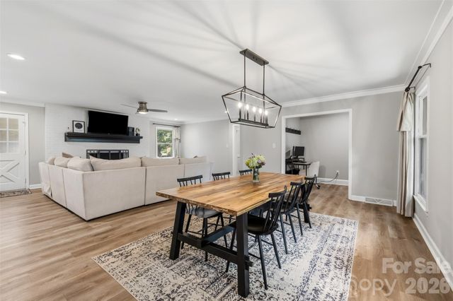 224 Sturbridge Drive, Charlotte, NC 28214