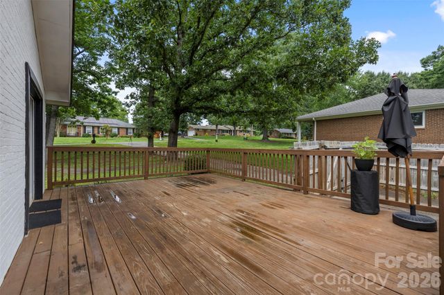 224 Sturbridge Drive, Charlotte, NC 28214