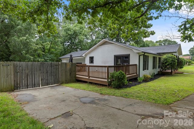 224 Sturbridge Drive, Charlotte, NC 28214