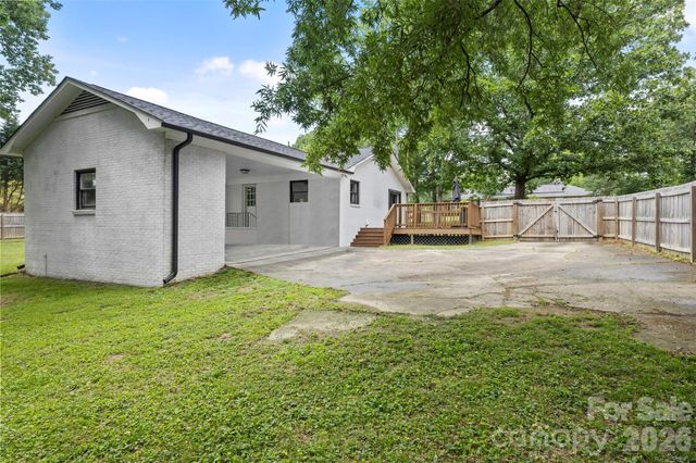 224 Sturbridge Drive, Charlotte, NC 28214