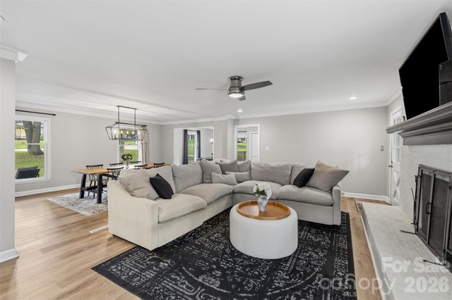 224 Sturbridge Drive, Charlotte, NC 28214