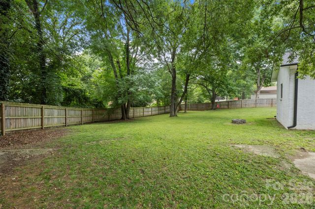 224 Sturbridge Drive, Charlotte, NC 28214