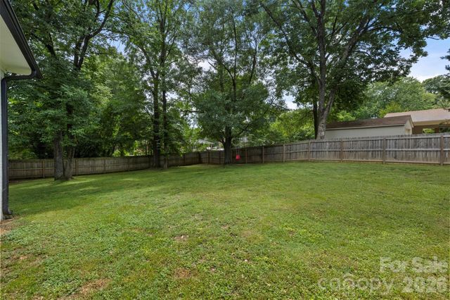 224 Sturbridge Drive, Charlotte, NC 28214