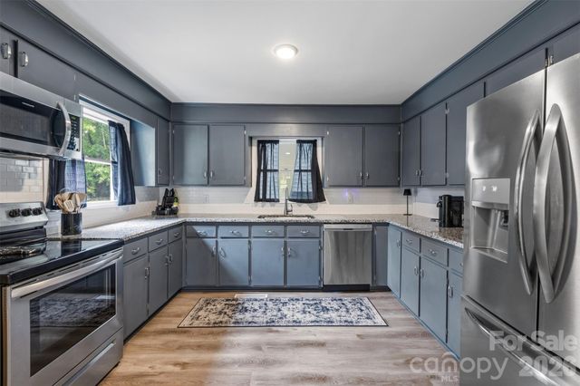 224 Sturbridge Drive, Charlotte, NC 28214