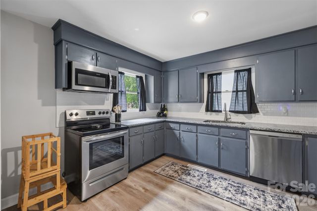 224 Sturbridge Drive, Charlotte, NC 28214