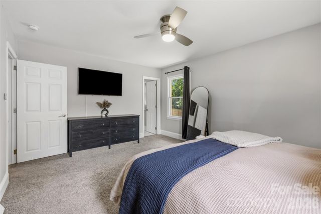 224 Sturbridge Drive, Charlotte, NC 28214