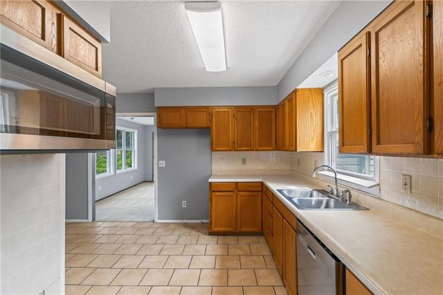 2412 NE 59th Terrace, Kansas City, MO 64118