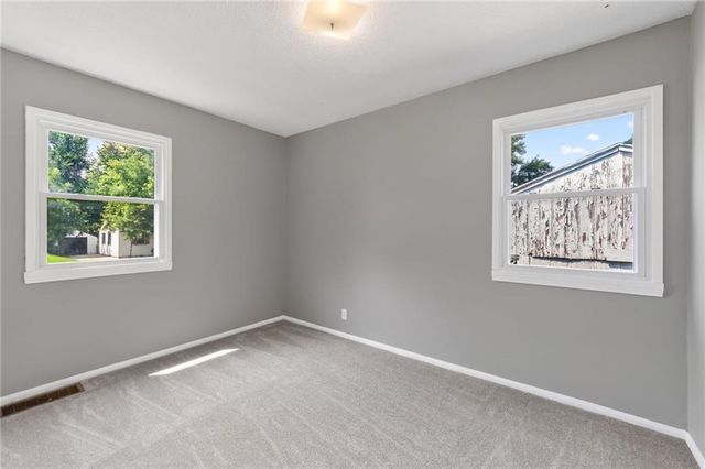 2412 NE 59th Terrace, Kansas City, MO 64118