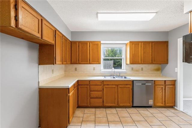 2412 NE 59th Terrace, Kansas City, MO 64118