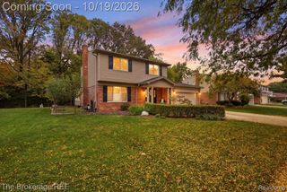 1795 N Lake Drive, Troy, MI 48083