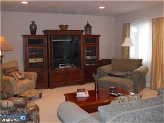 9 LEXINGTON CT, Princeton, NJ 08540
