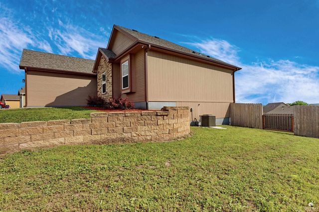 202 Kelly Lane, St. George, KS 66535
