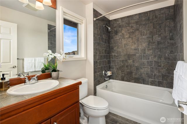 1630 28th Avenue NE, Issaquah, WA 98029