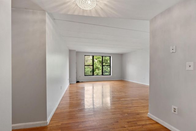 3 Douglas Park 316, Boston, MA 02118