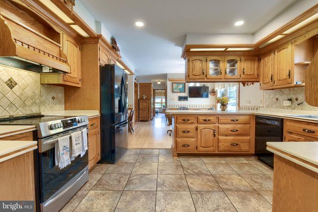 125 OLD MILL RD, Shermans Dale, PA 17090
