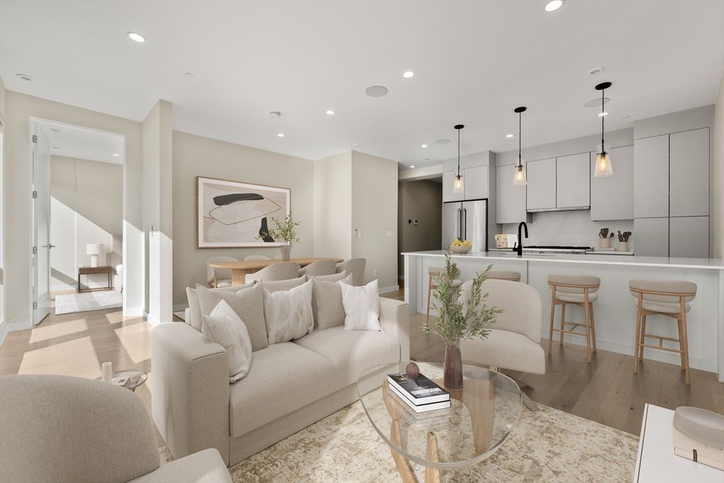 340 W 2nd Street 13, Boston, MA 02127