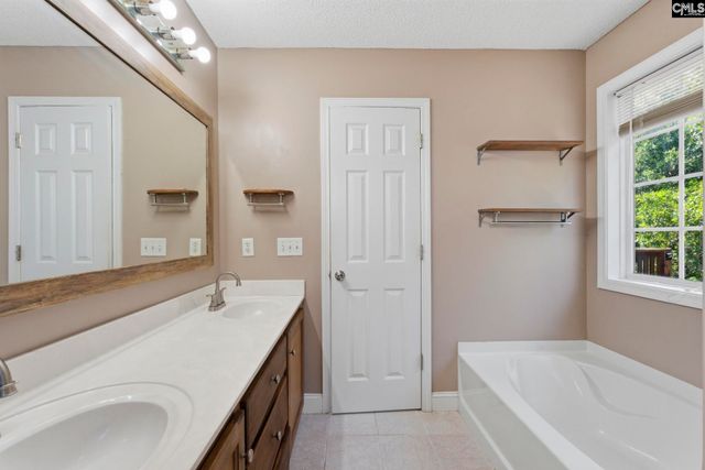 6 Woodlands Ridge Ct, Columbia, SC 29229