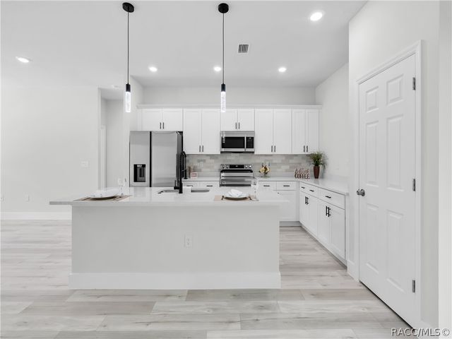 8790 N Elkcam Boulevard, Citrus Springs, FL 34433