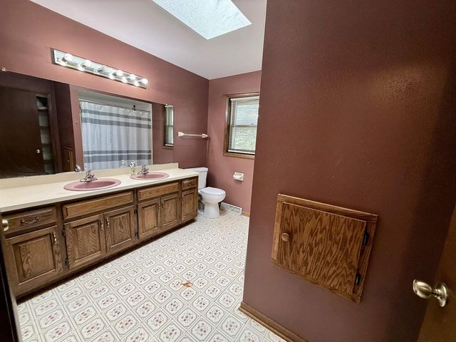 1115 Hiawatha Drive, Beaver Dam, WI 53916