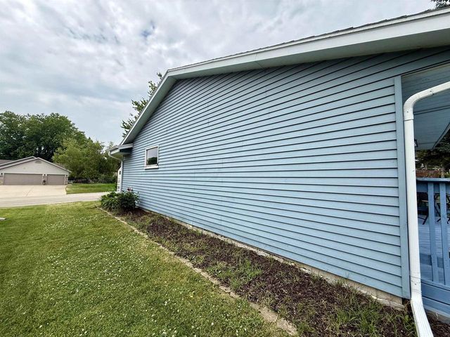 1115 Hiawatha Drive, Beaver Dam, WI 53916