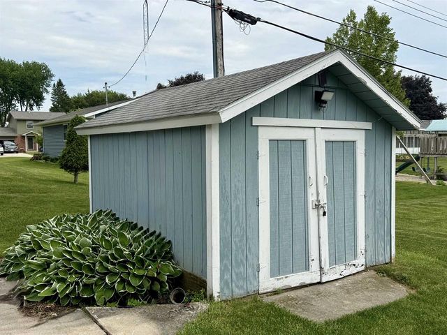 1115 Hiawatha Drive, Beaver Dam, WI 53916