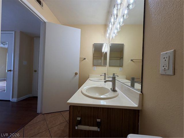 4955 Lindell Road 203, Las Vegas, NV 89118