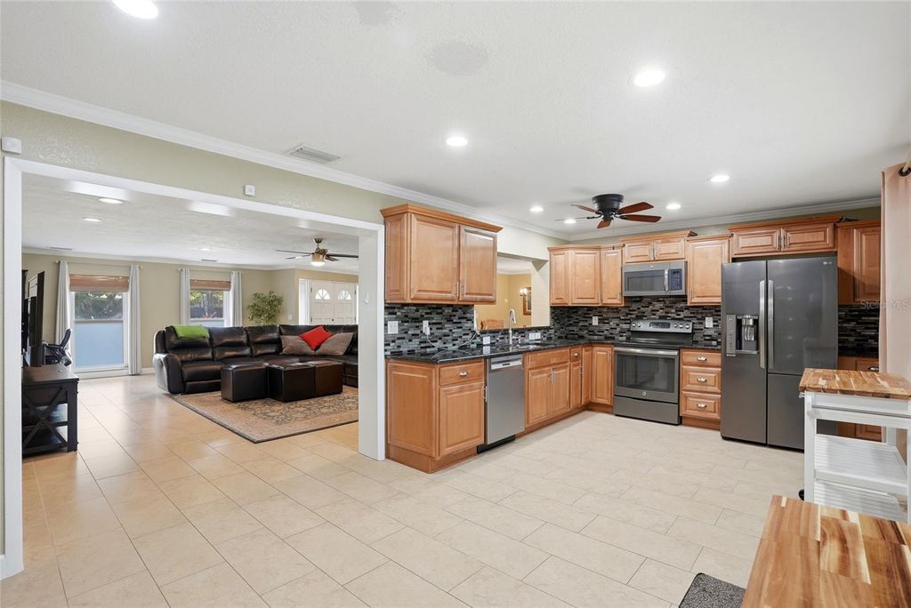 Image 12 of property listing at 2207 WILLOWBROOK DR, Clearwater, FL 33764