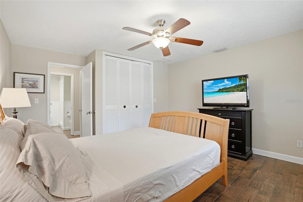 Image 23 of property listing at 2207 WILLOWBROOK DR, Clearwater, FL 33764