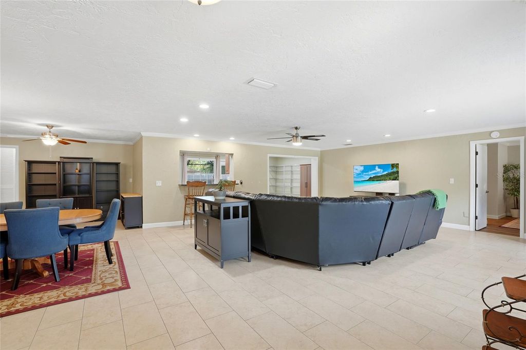 Image 4 of property listing at 2207 WILLOWBROOK DR, Clearwater, FL 33764