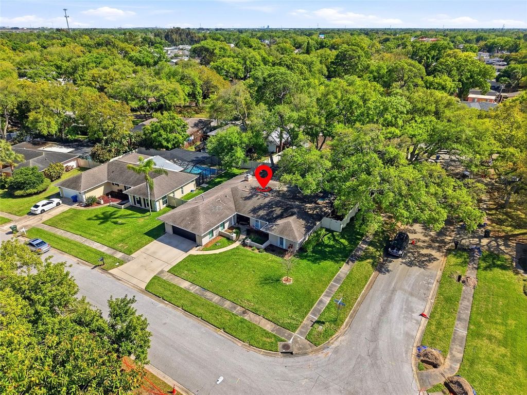 Image 39 of property listing at 2207 WILLOWBROOK DR, Clearwater, FL 33764