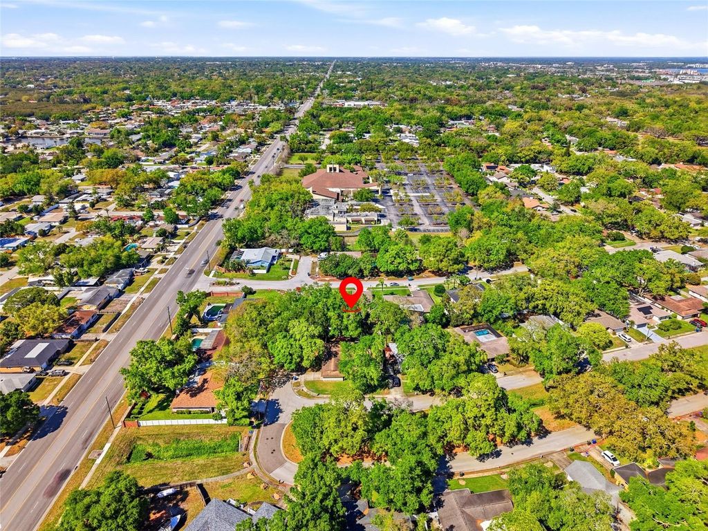 Image 44 of property listing at 2207 WILLOWBROOK DR, Clearwater, FL 33764