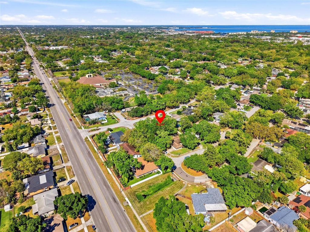 Image 46 of property listing at 2207 WILLOWBROOK DR, Clearwater, FL 33764