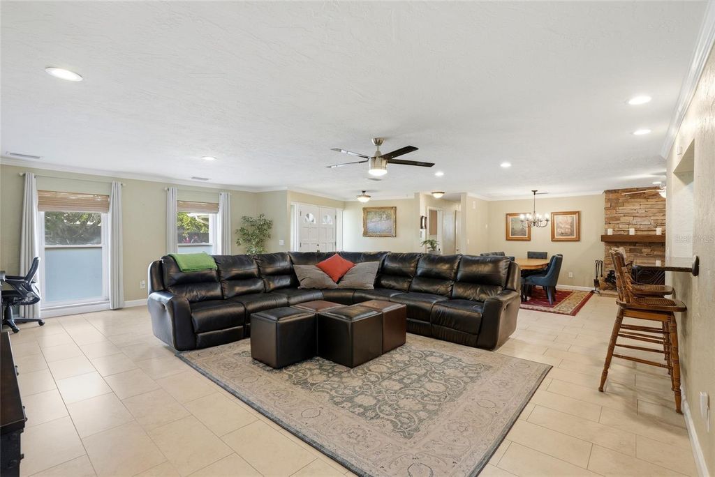 Image 6 of property listing at 2207 WILLOWBROOK DR, Clearwater, FL 33764
