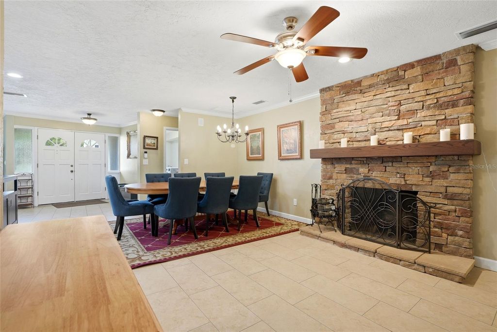 Image 10 of property listing at 2207 WILLOWBROOK DR, Clearwater, FL 33764