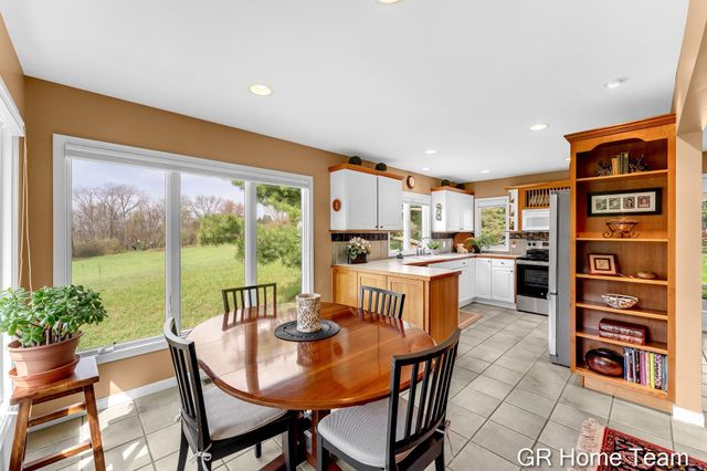 867 Cramton Avenue NE, Ada, MI 49301