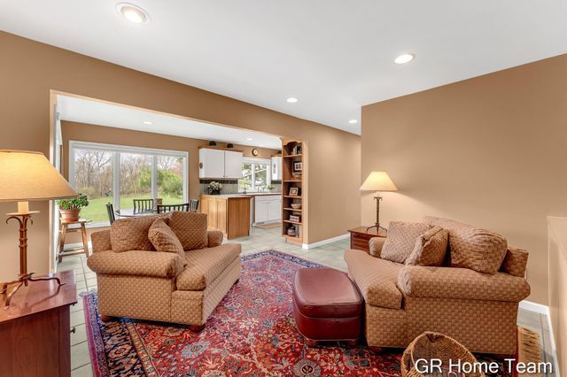 867 Cramton Avenue NE, Ada, MI 49301