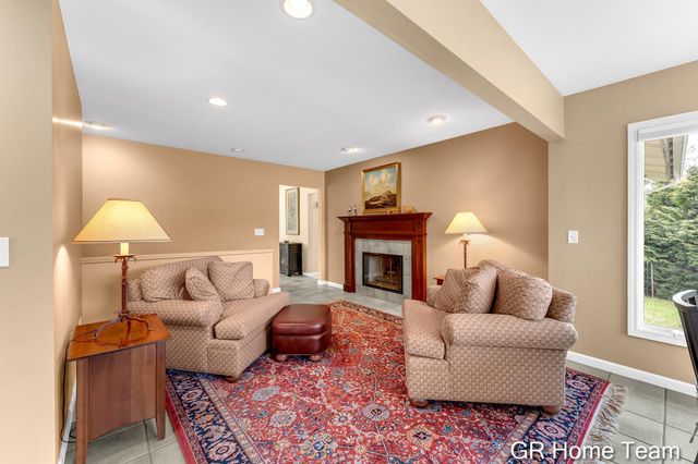867 Cramton Avenue NE, Ada, MI 49301