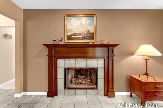 867 Cramton Avenue NE, Ada, MI 49301