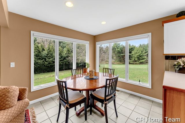 867 Cramton Avenue NE, Ada, MI 49301