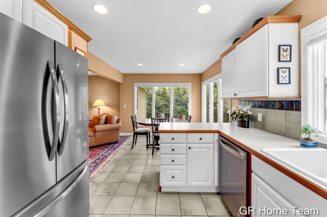 867 Cramton Avenue NE, Ada, MI 49301