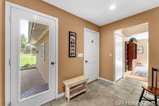 867 Cramton Avenue NE, Ada, MI 49301