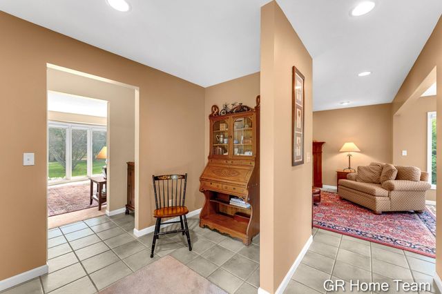 867 Cramton Avenue NE, Ada, MI 49301