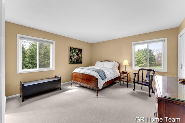 867 Cramton Avenue NE, Ada, MI 49301