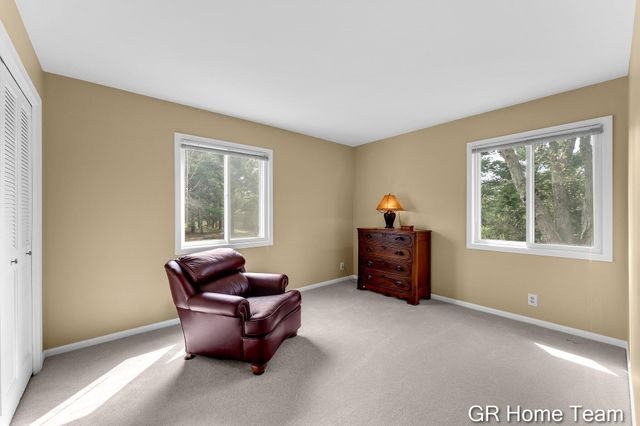867 Cramton Avenue NE, Ada, MI 49301