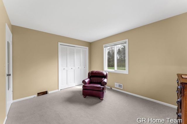 867 Cramton Avenue NE, Ada, MI 49301