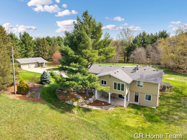 867 Cramton Avenue NE, Ada, MI 49301