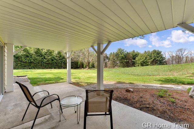 867 Cramton Avenue NE, Ada, MI 49301