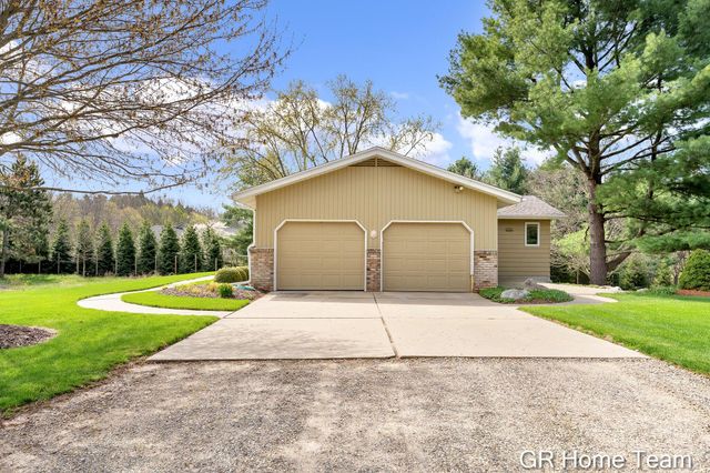 867 Cramton Avenue NE, Ada, MI 49301